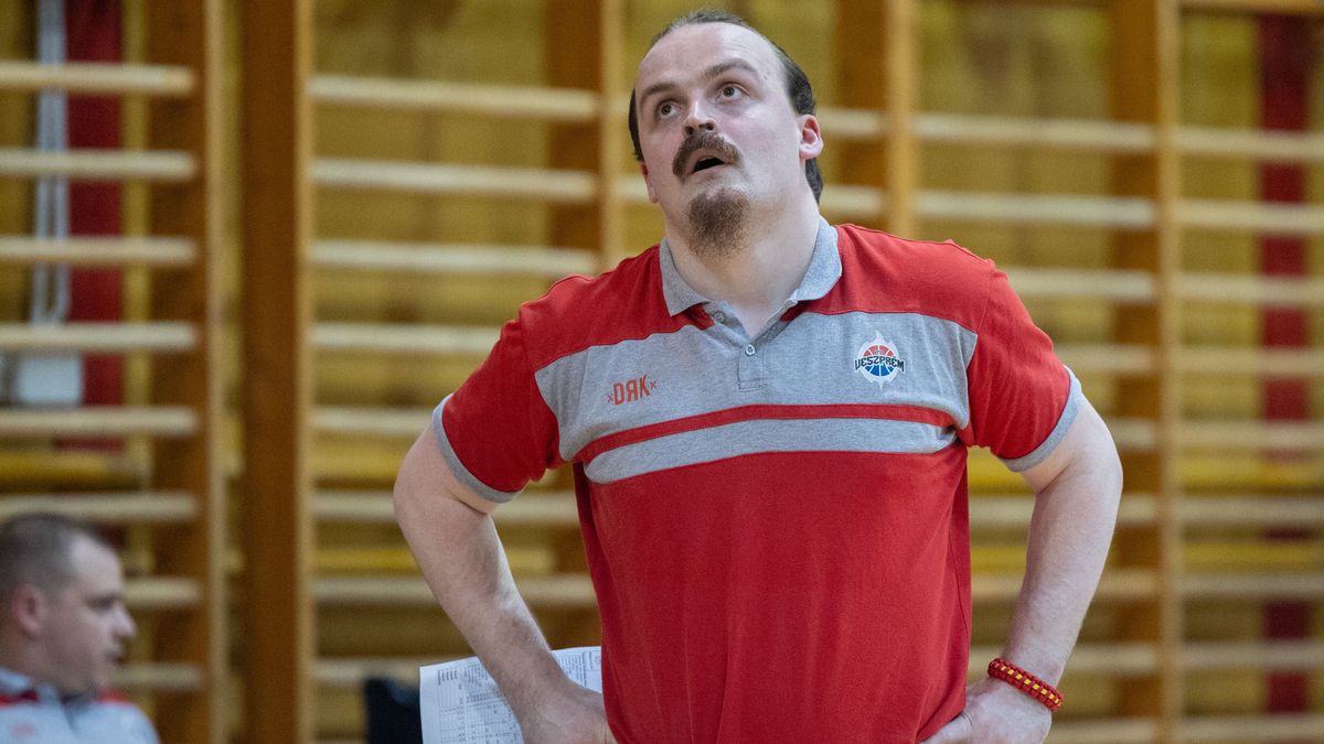 Váratlan fordulat: ismét edzőt cseréltek a veszprémi kosarasok