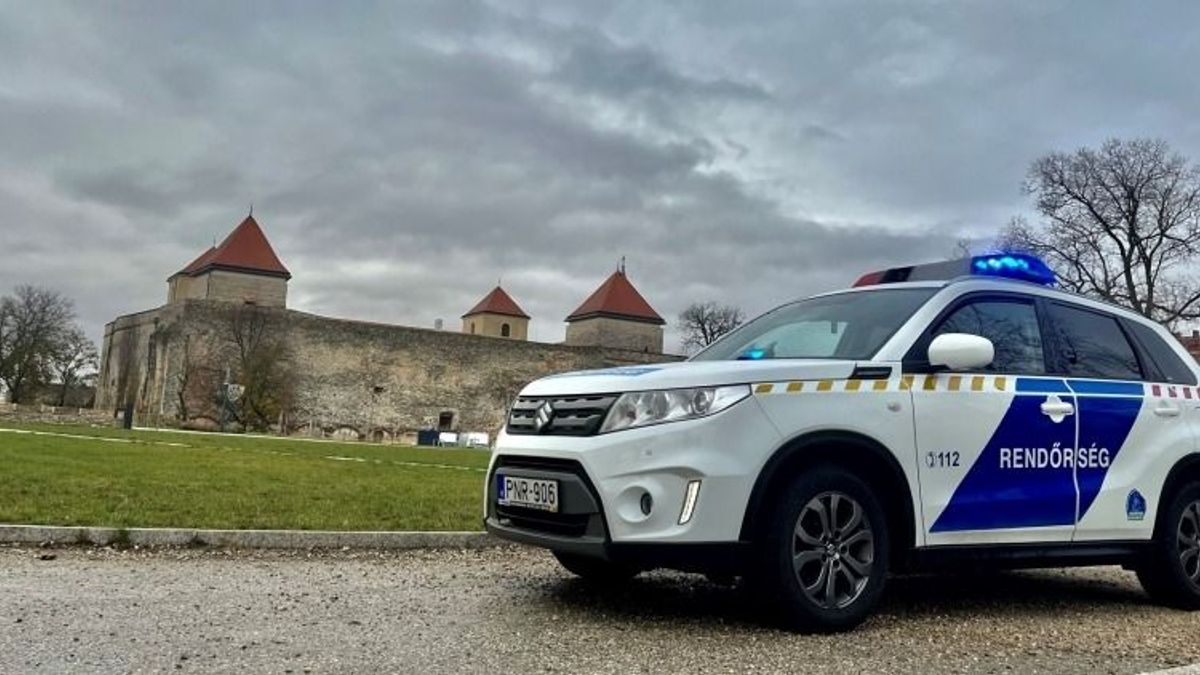 Nem engedték fel a buszra Várpalotán, őrjöngeni kezdett az utas