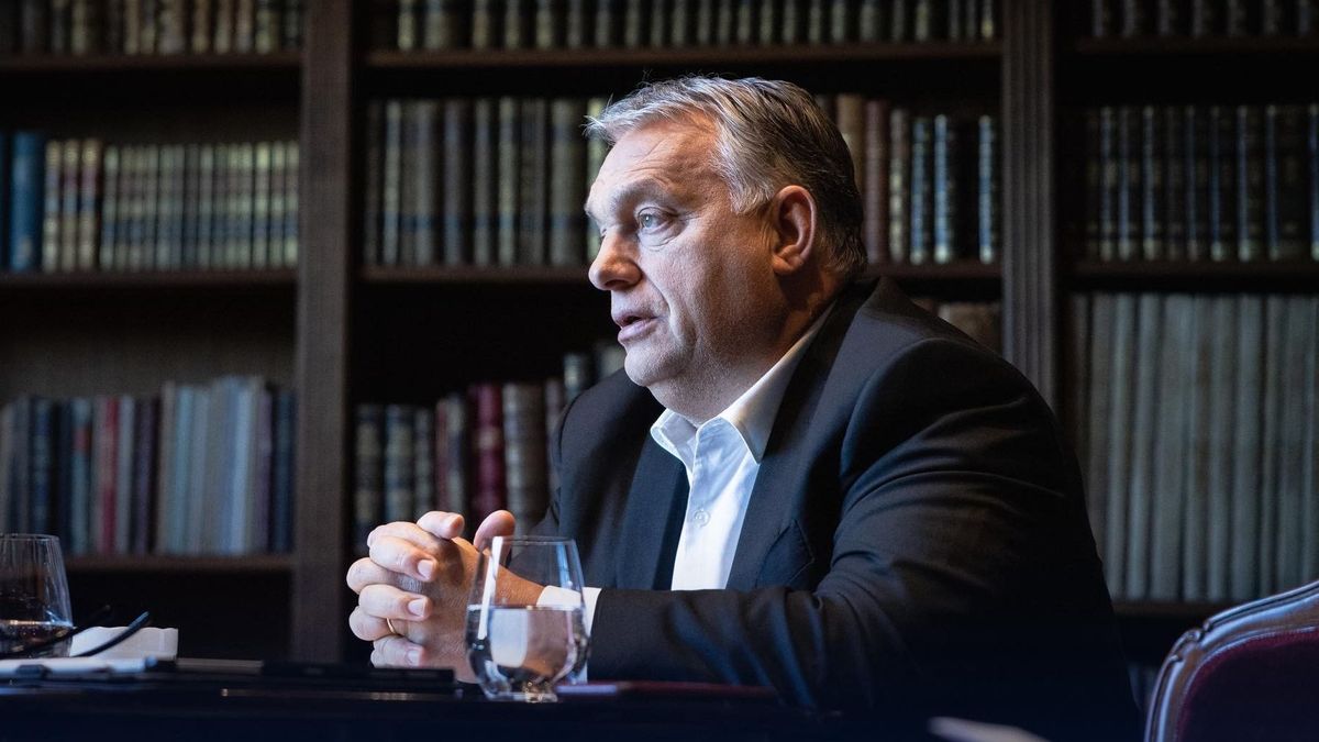 Orbán Viktor: Zelenszkij és Brüsszel bármi áron ukránpárti kormányt akar (videó)