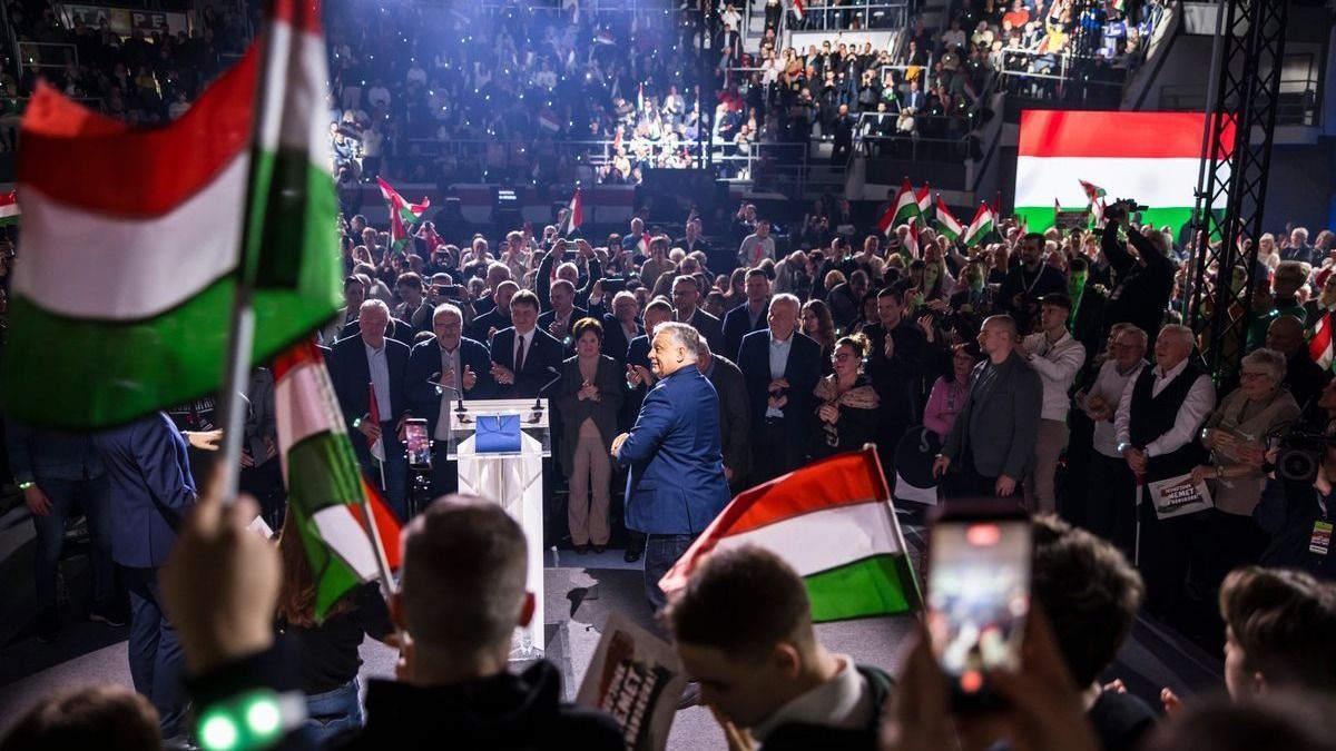 Optimista, de harcos beszédet mondott Orbán Viktor Békéscsabán