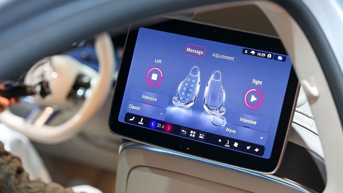 Új fedélzeti rendszer és mesterséges intelligencia a Mercedes csúcsmodelljében