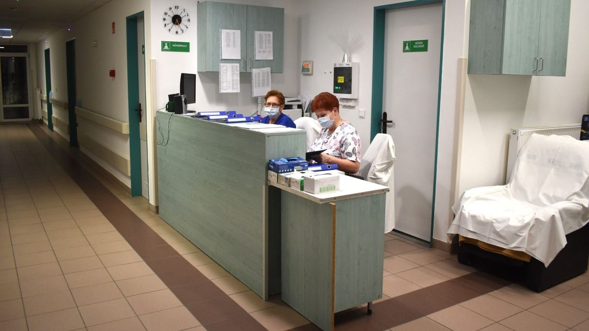 Átadták a Csolnoky Ferenc Kórház részlegesen felújított traumatológiai, ortopédiai mátrix osztályát (galéria)