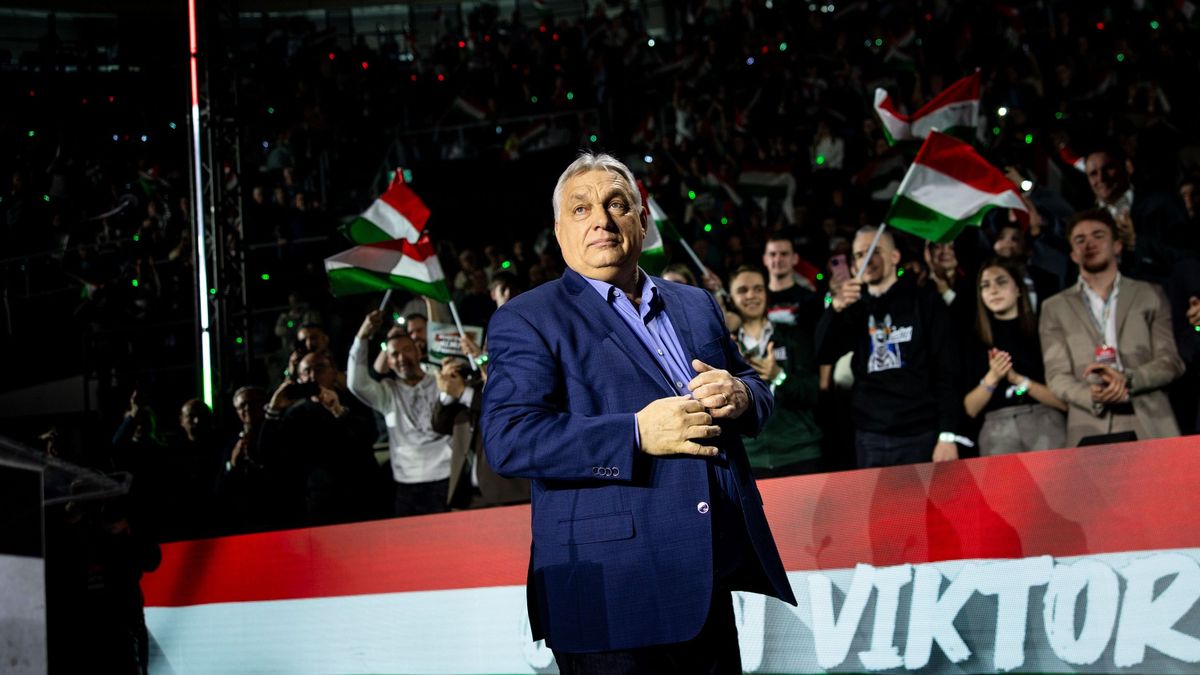 Orbán Viktor felszólal az esztergomi háborúellenes gyűlésen – kövese nálunk élőben!