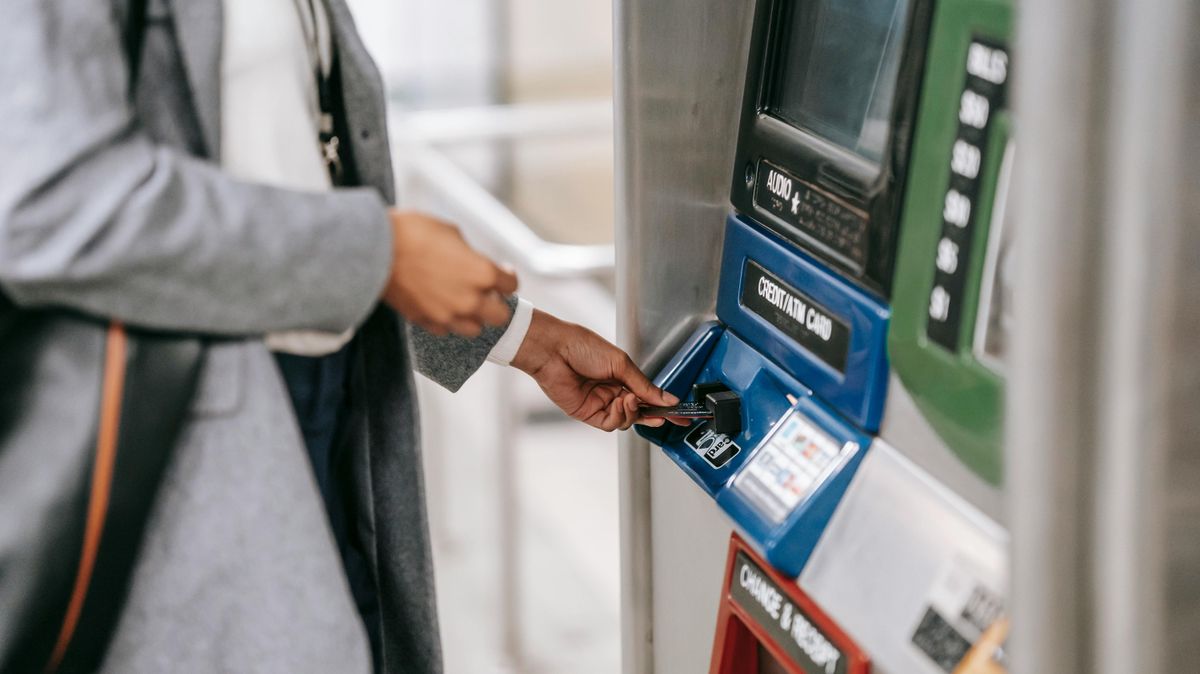 Egy hiba, és bukod az ingyenes készpénzfelvételt – sokan csak az ATM-nél szembesülnek vele