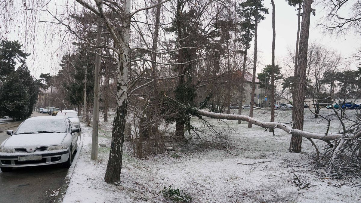 Borús reggel, eső, havas eső és erős szél jön kedden