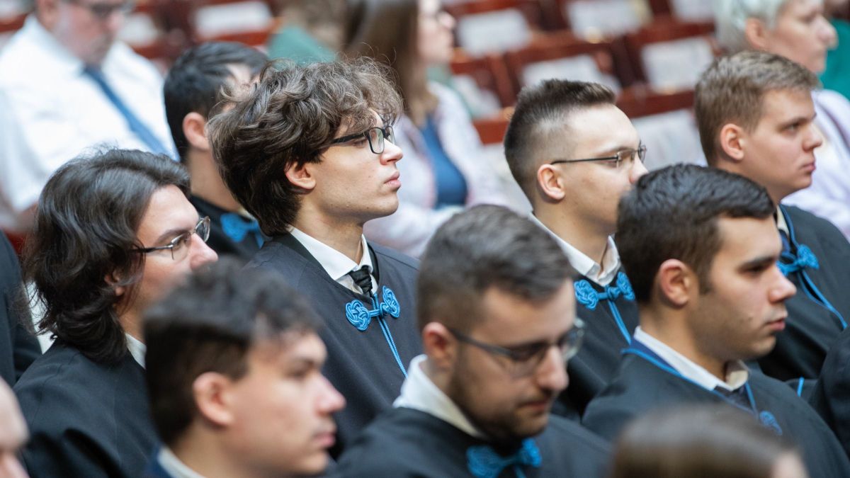 Két kar, egy mérföldkő – Ünnepi pillanatok a Pannon Egyetemen (galéria)
