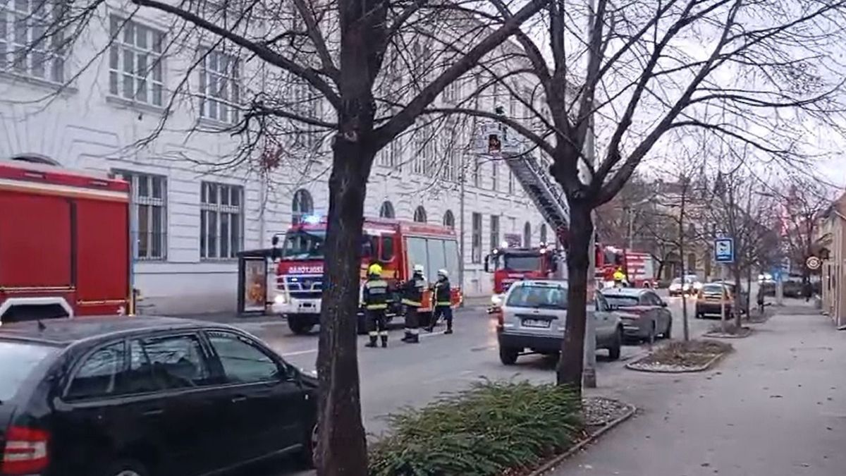 Három tűzoltóautót riasztottak a pápai gimnáziumhoz (+ videó)