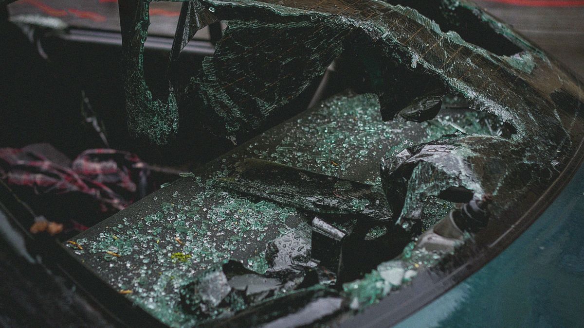 Ismét részegen száguldozott, majd frontálisan karambolozott egy négyfős család autójával