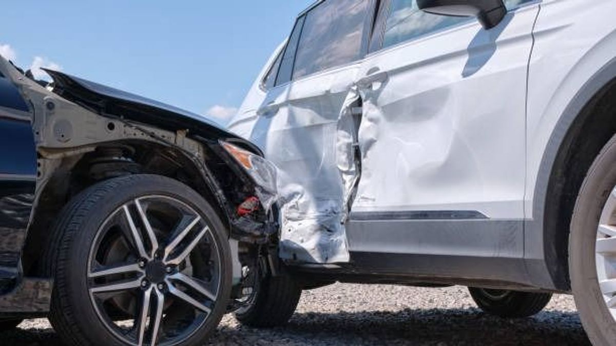 Súlyos baleset történt a 77-es főúton, mentőhelikoptert is riasztottak a helyszínre