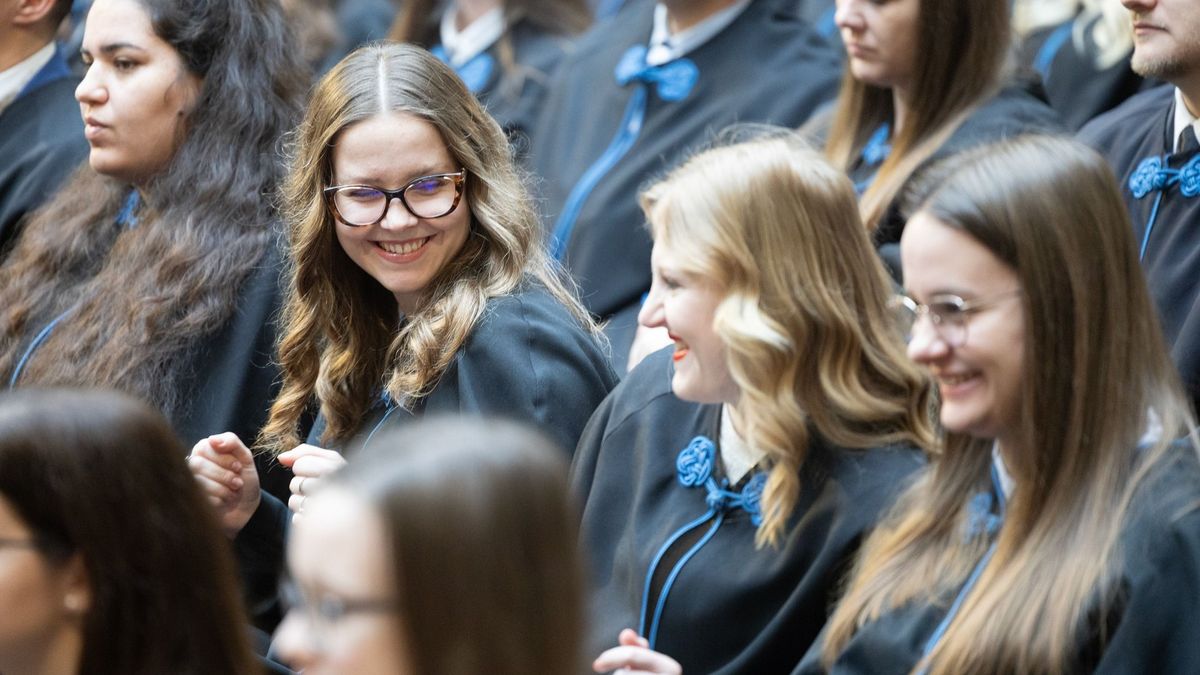 Egy korszak lezárult, egy új elkezdődött – Ünnepélyes diplomaátadó a Pannon Egyetemen (galéria)