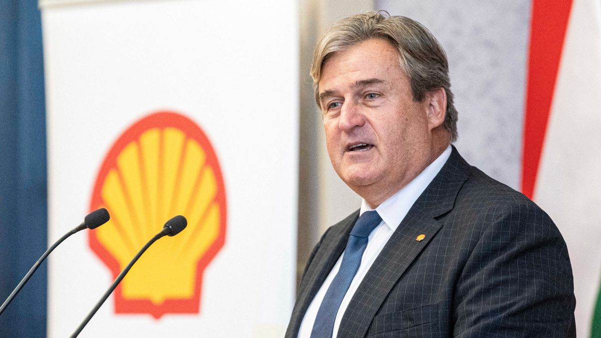 A Tisza Párt szakértője még most is a globális olajlobbi érdekeltségeinél dolgozik