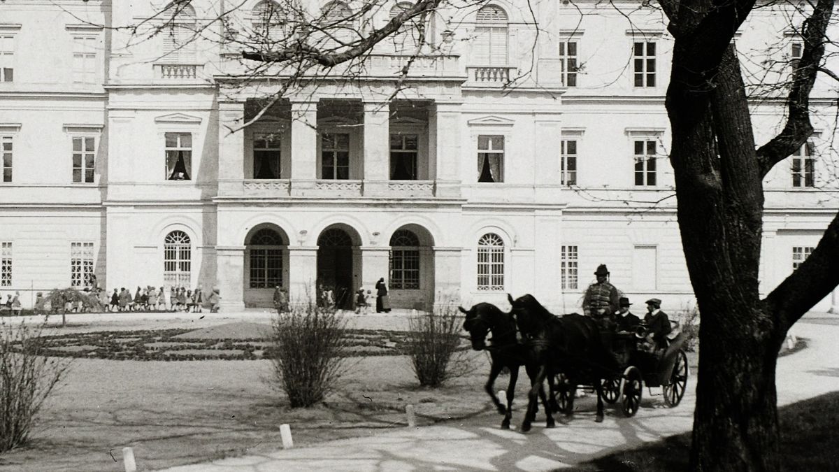 Ilyen volt, ilyen lett csaknem száz év alatt a bakonyi monostor, ahol Sissi megszállt (+ fotók)