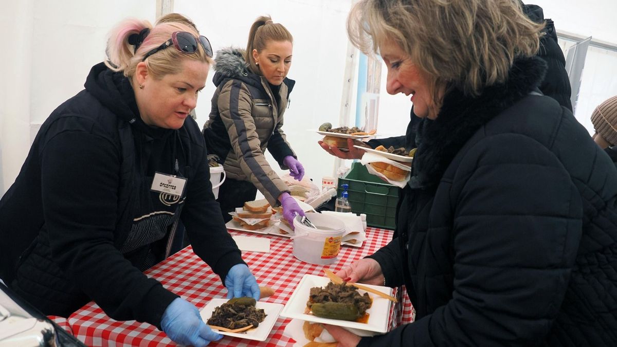 Jó célra gyűjtöttek a balatonkenesei disznótoron (galéria + videó)