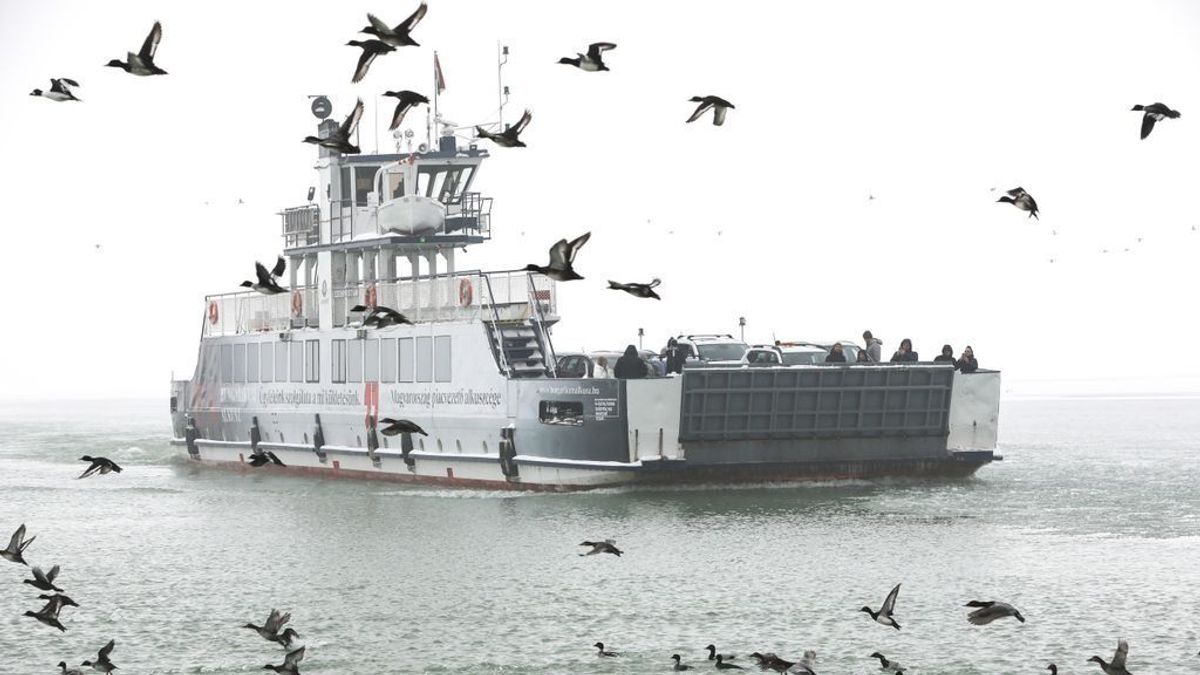 A Balaton a vízről az igazi – a kompok mától egy órával tovább járnak