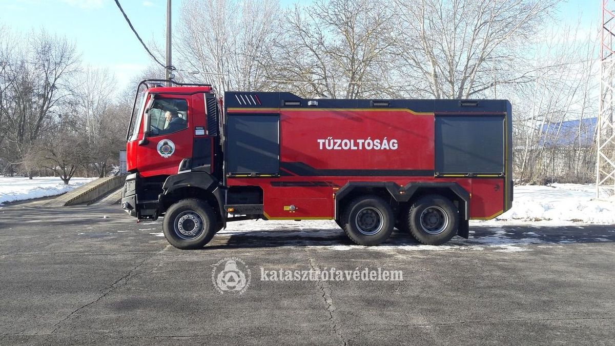 Vízszállító járműveket szerezhet be a katasztrófavédelem