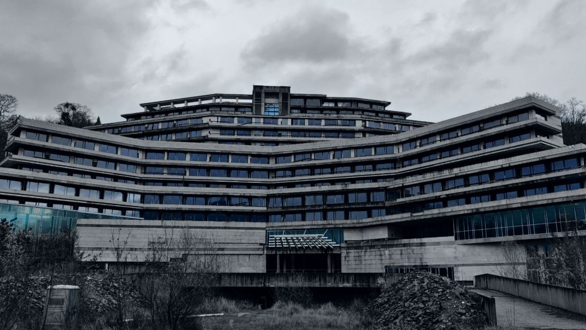 Seb a hegyoldalon – Félkészen maradt a visegrádi Hilton (galéria)
