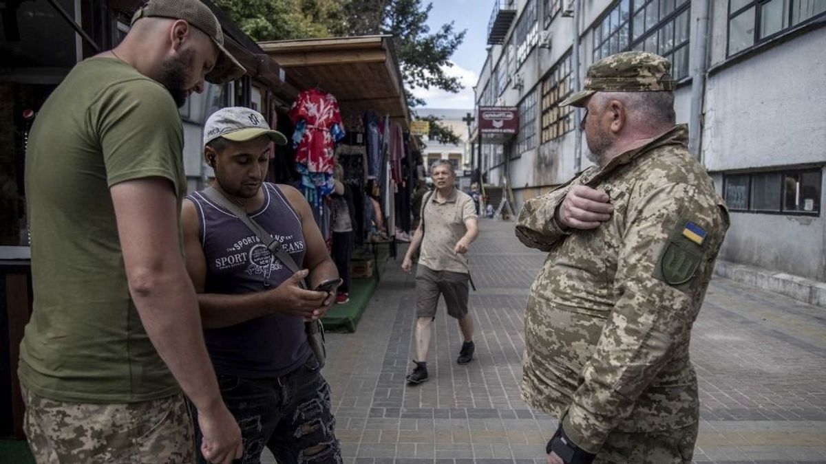 Embervadászat Ukrajnában, tragédiákhoz vezet a kényszersorozás