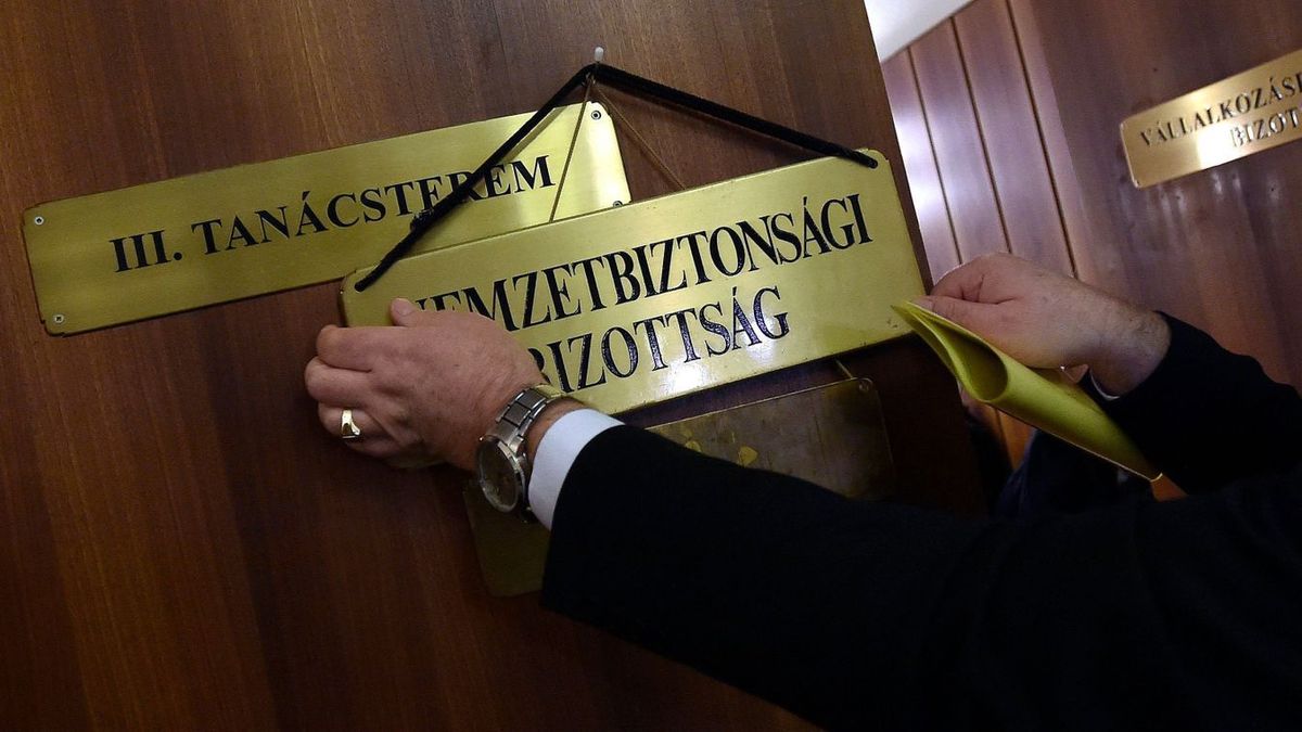 Rendkívüli ülés a Nemzetbiztonsági Bizottságban a tiszás ügynökbotrány miatt