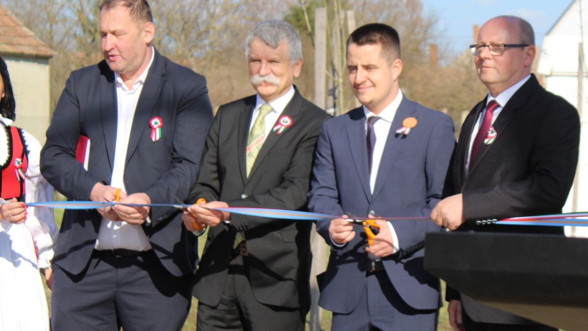 „Ne bántsd a magyart!” – üzente Kövér László Zrínyi Miklós legendás jelmondatával