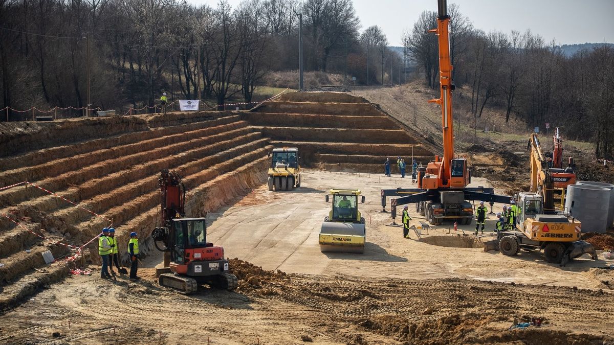 Vége a pótlóbuszozásnak? Nagy fordulat a Veszprém–Ajka vasútvonalon