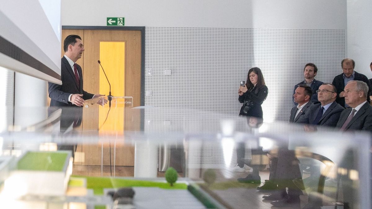 Digitális alapkőletétellel indult a Balaton térségének új szakképzési projektje (galéria + videó)