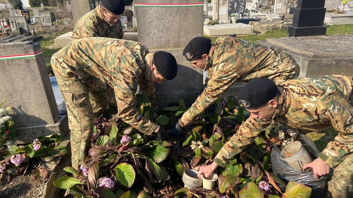 Fiatalok és veteránok együtt tették rendbe a temetőt