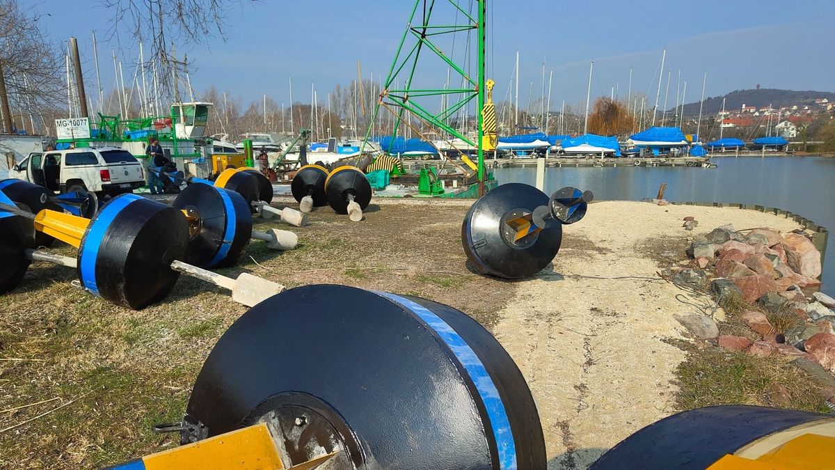 Hajósok, figyelem! Így készül a Balaton a nyári szezonra