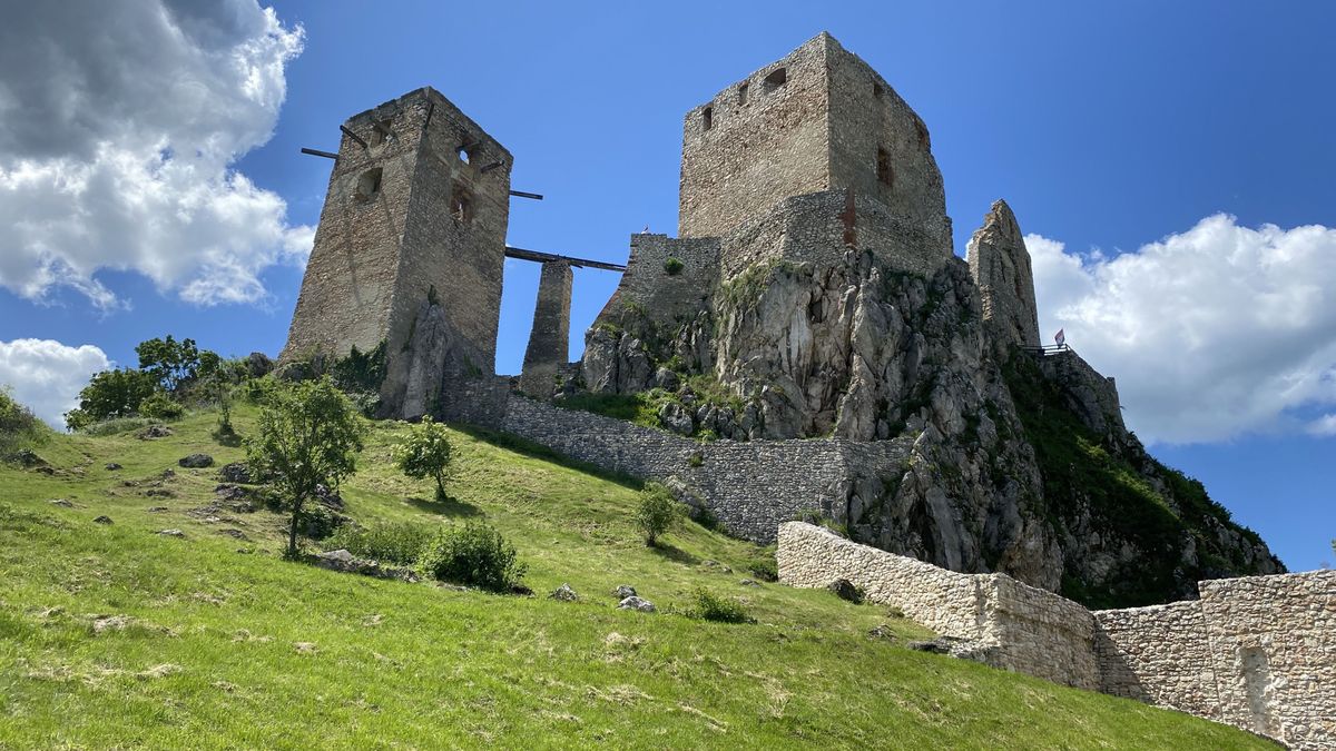 Középkori hadi leletek kerültek elő a cseszneki várnál és egy csalás ámulatba ejtő nyoma (+ galéria)