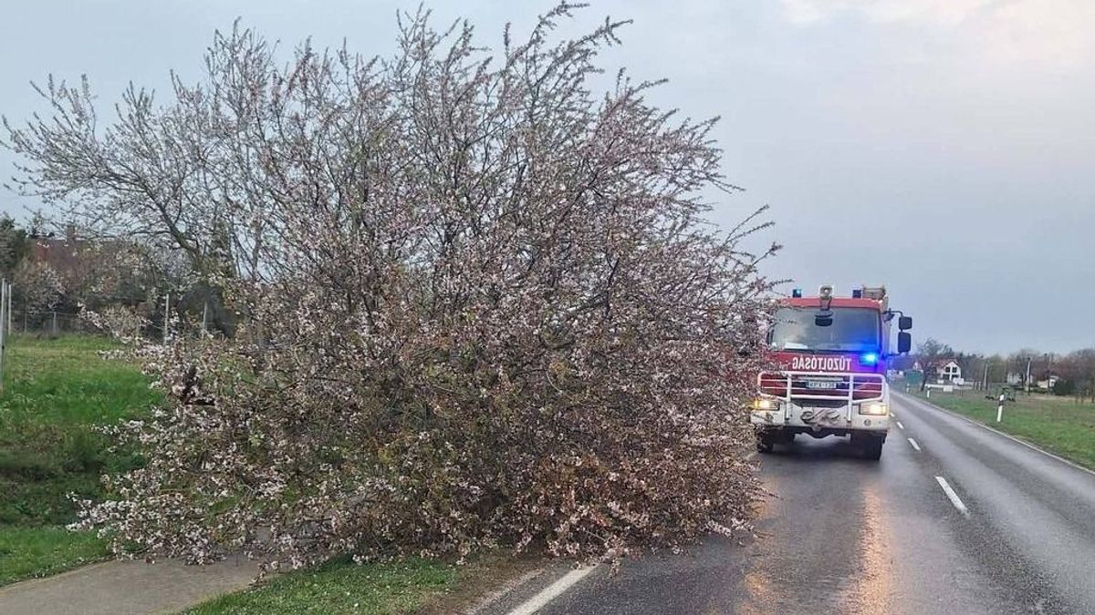 Orkánerejű szél tombol a Balatonnál, ennek a fele se tréfa +fotók