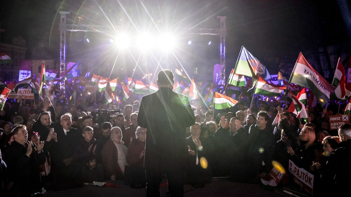 Dunaújvárosban folytatódik Orbán Viktor országjárása (élő)