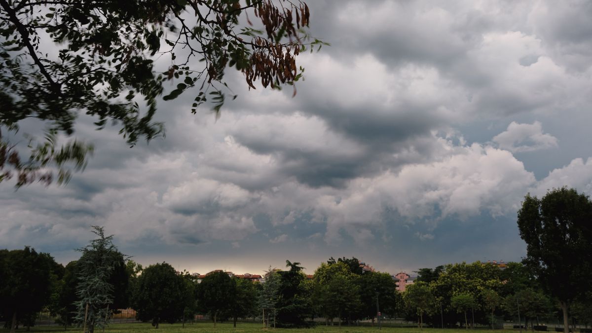Fagyos hajnal után szeles, változóan napos idő érkezik