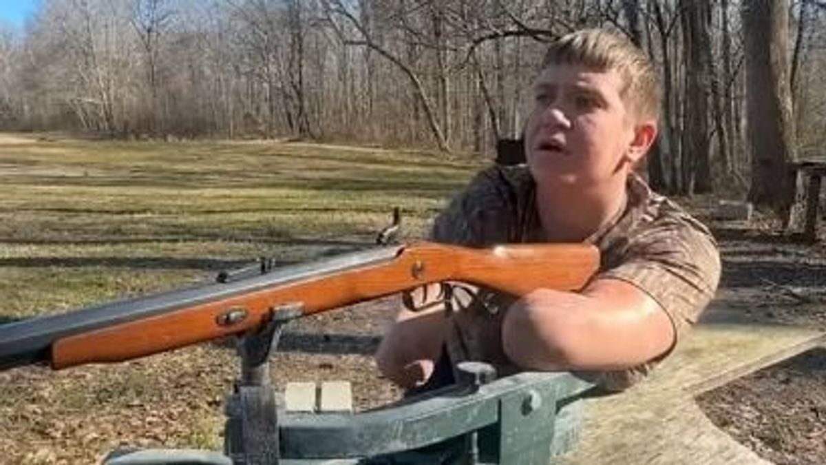 Végtagok nélküli férfi lőtte le utasát, majd elhajtott a holttesttel (videó)