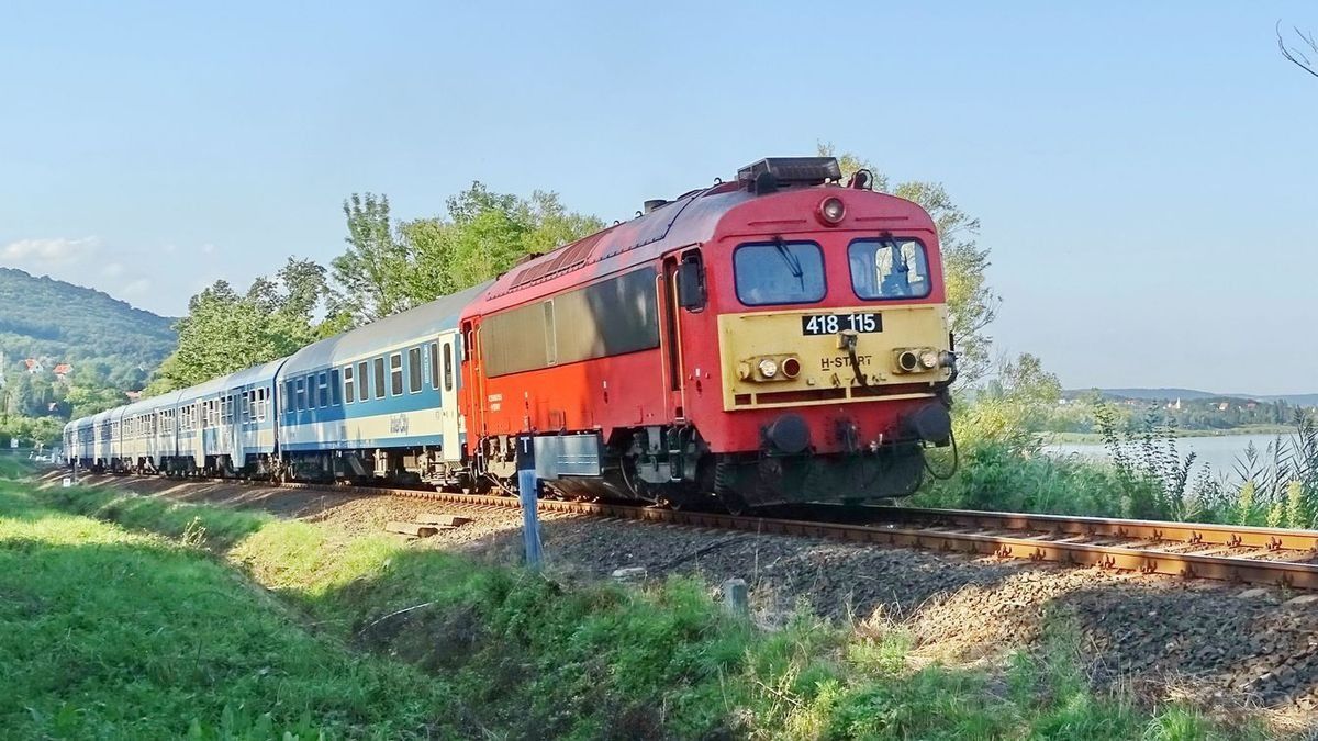 Vasúti változások a Balaton északi partján: pótlóbuszok járnak április közepén