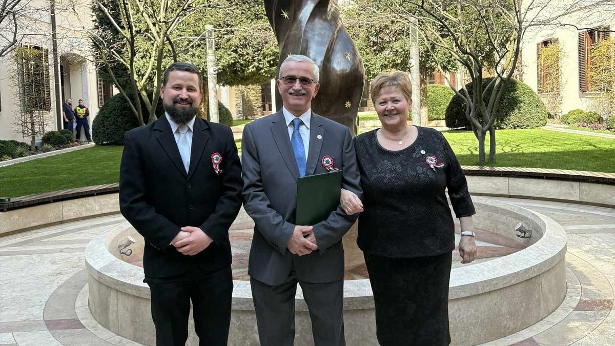 Bakonyi apák kilenc év kényszermunka után – Rangos állami kitüntetést kapott a bakonyi múltőrző