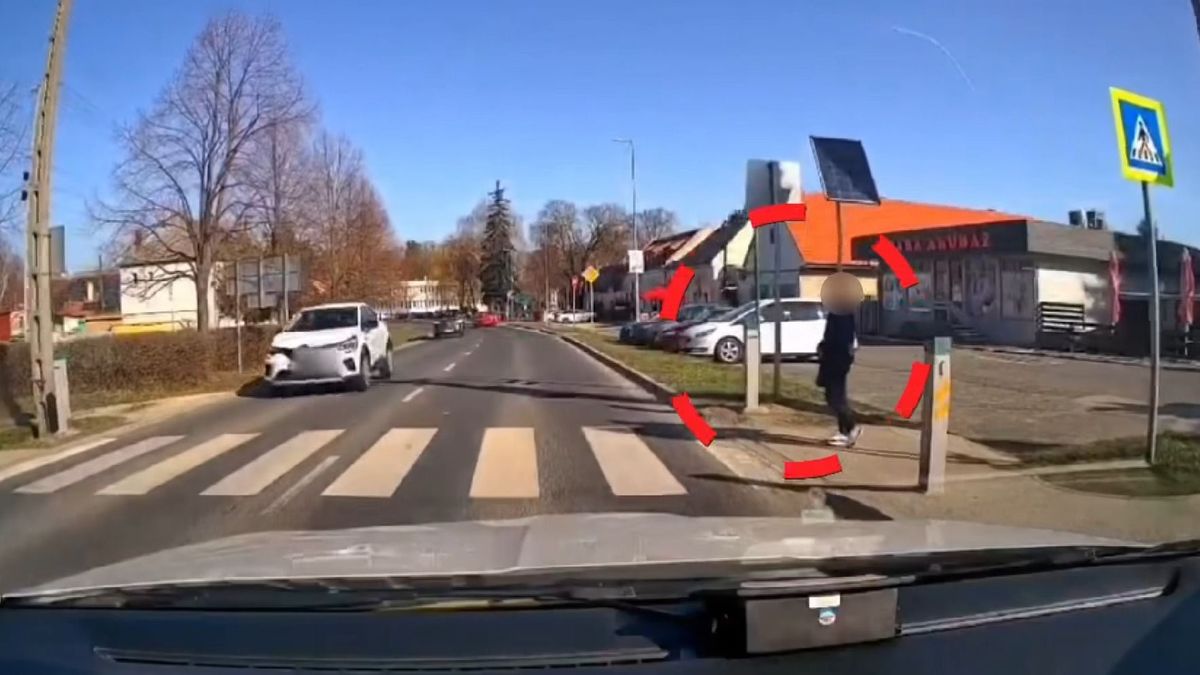 A rendőrök szeme láttára veszélyeztették a gyalogost (+videó)