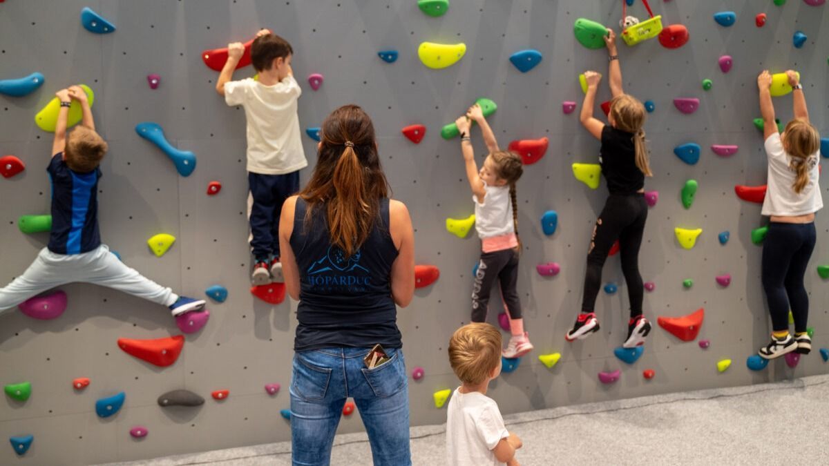 Mászófallal bővült a Weöres Sándor Általános Iskola