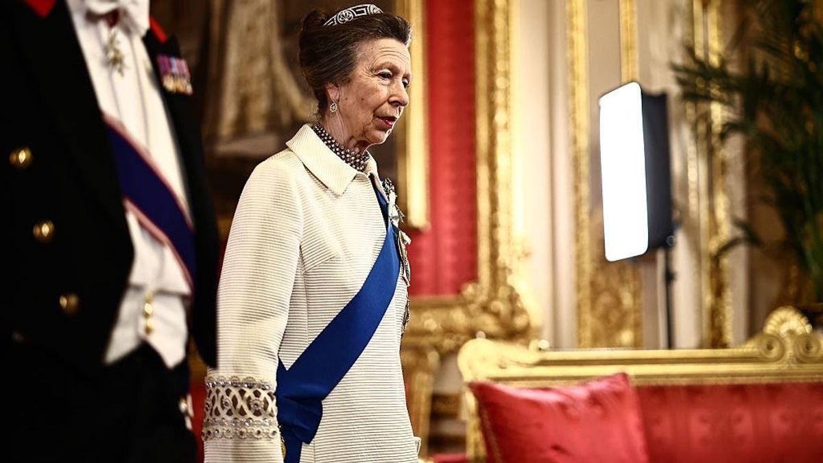 Anna hercegnő egy olyan kabátban tűnt fel, melyet 57 éve viselt először