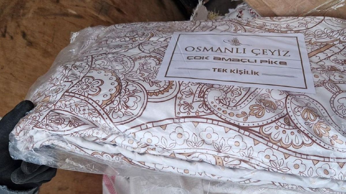 Paplanok közé rejtették a milliós szállítmányt – lecsapott a NAV (videó)