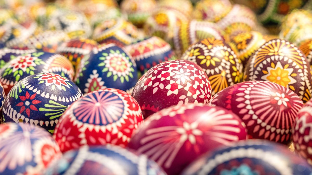 Hagymahéjtól a viaszolásig: négy klasszikus tojásfestési módszer (+ videók)