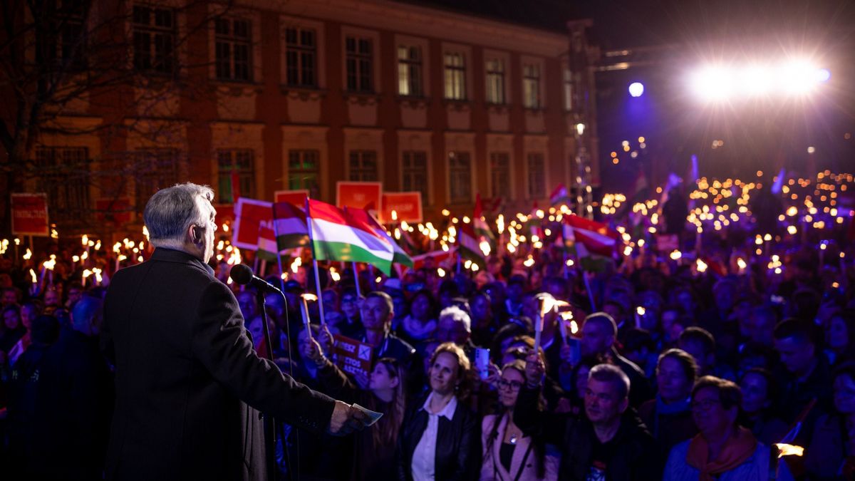 Törökszentmiklóson folytatódik Orbán Viktor országjárása (élő)