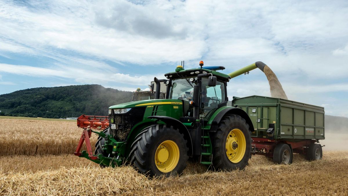 Halálos munkabaleset a szántóföldön: saját traktora nyomta agyon a gazdát