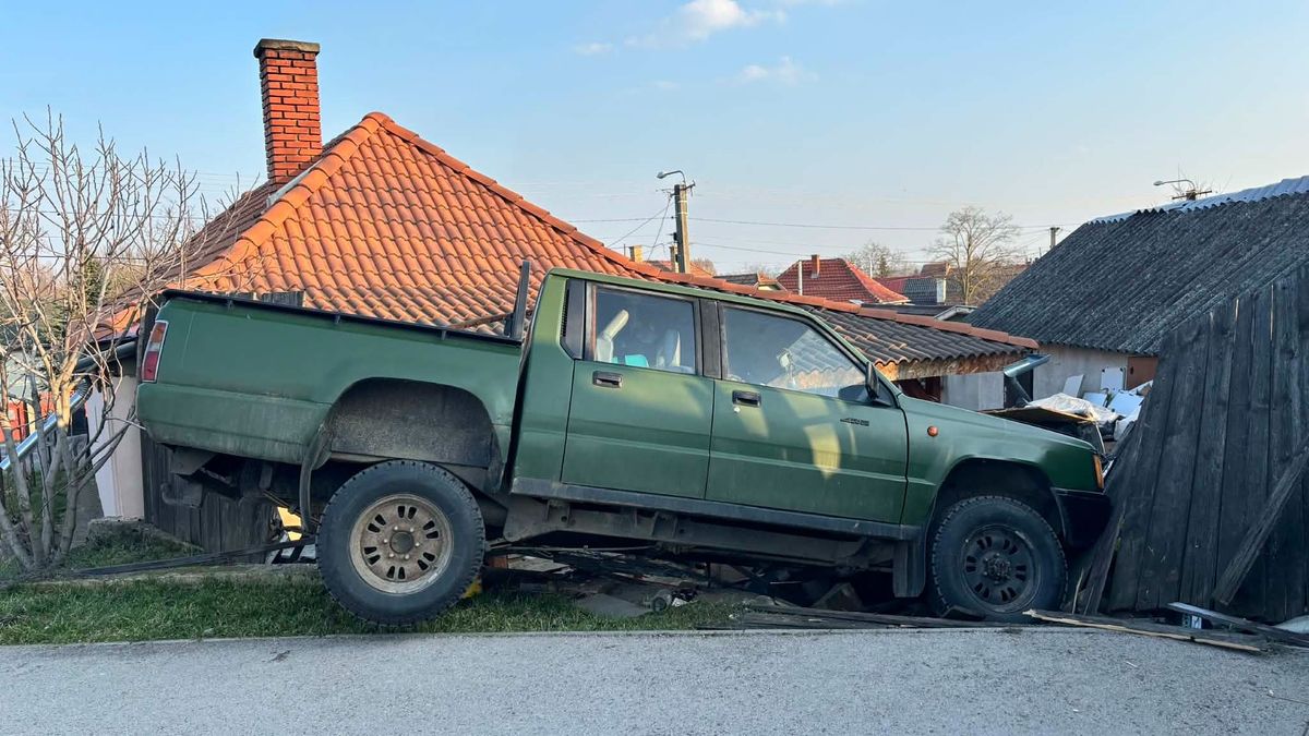 Ittasan, bedrogozva tarolta le a kerítést a 29 éves sofőr (+ képek)