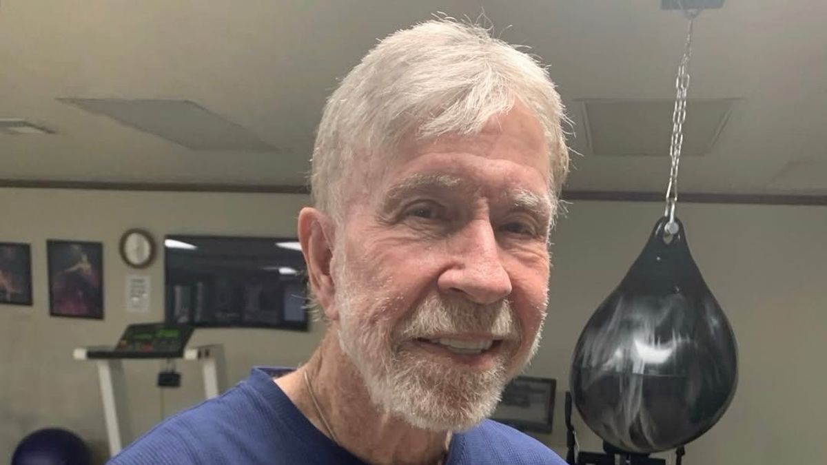 Elhunyt Chuck Norris