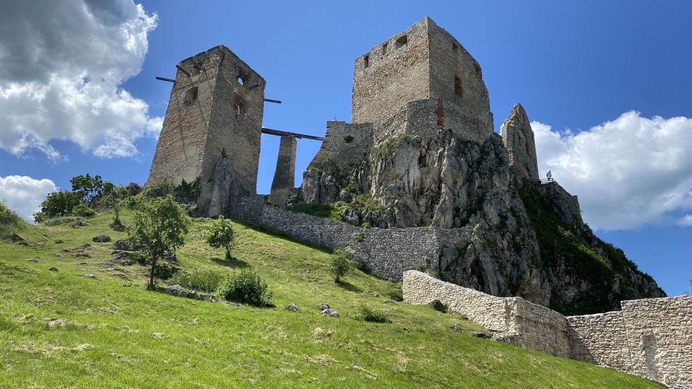 Középkori hadi leletek kerültek elő a cseszneki várnál és egy csalás ámulatba...