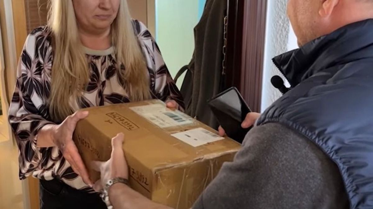 Kopog a futár, fizetsz, és már késő – így vernek át a kéretlen küldeményekkel