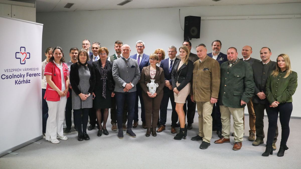 Vadászok támogatták a veszprémi kórház beteg gyermekeinek ellátását (galéria)