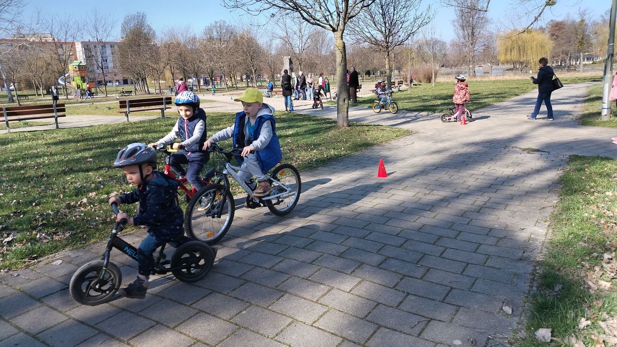 Biciklizéssel köszöntötték a tavaszt (+ videó)