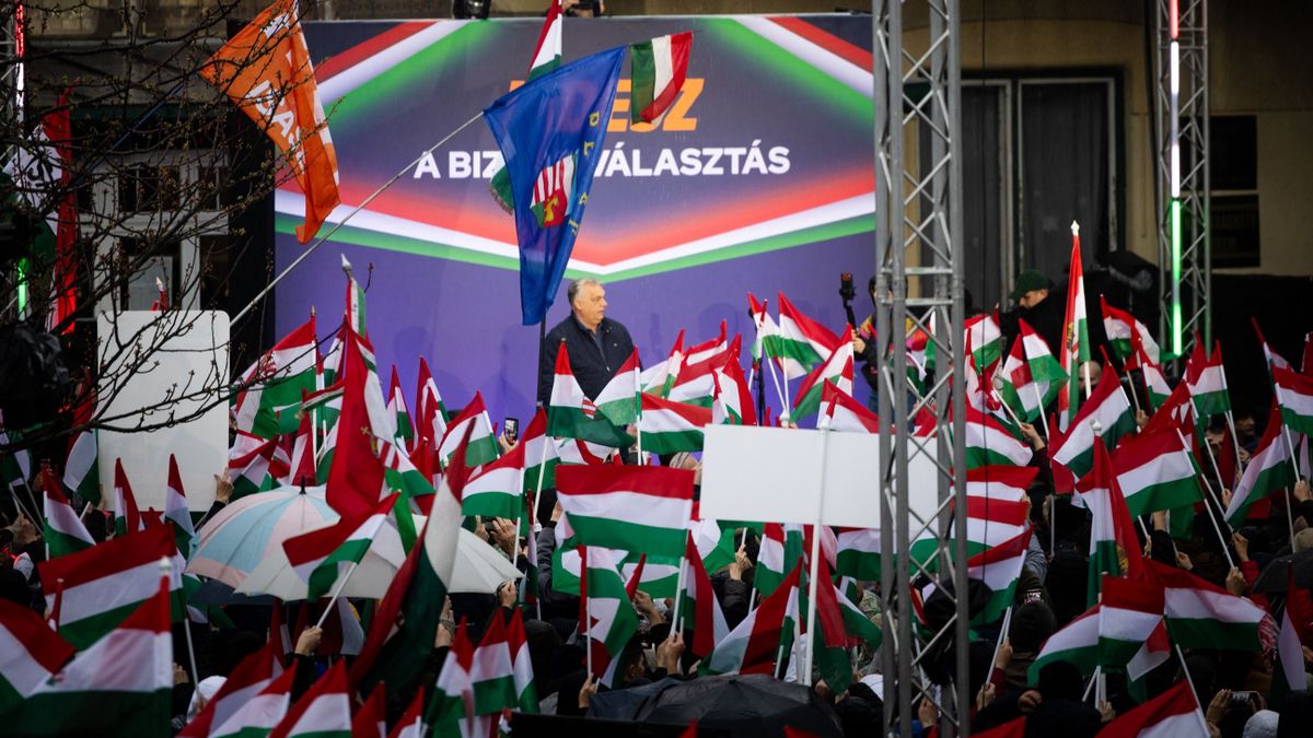 Orbán Viktor Békéscsabán folytatja országjárását (élő)