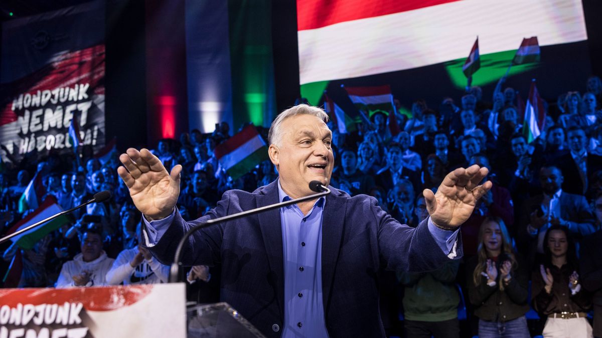 Orbán Viktor Veszprémben: kövesd velünk élőben a miniszterelnök országjáró fórumát az Óváros térről!