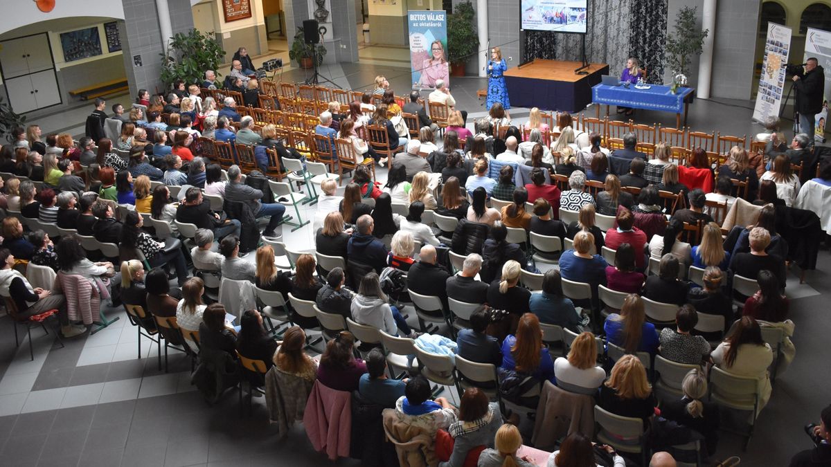 Köznevelési fórum Pápán: pedagógusok és szülők együtt gondolkodtak